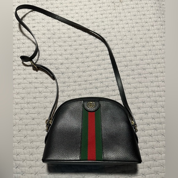 Gucci Handbags - Authentic Gucci purse